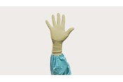 Hand mit Biogel OP-Handschuh